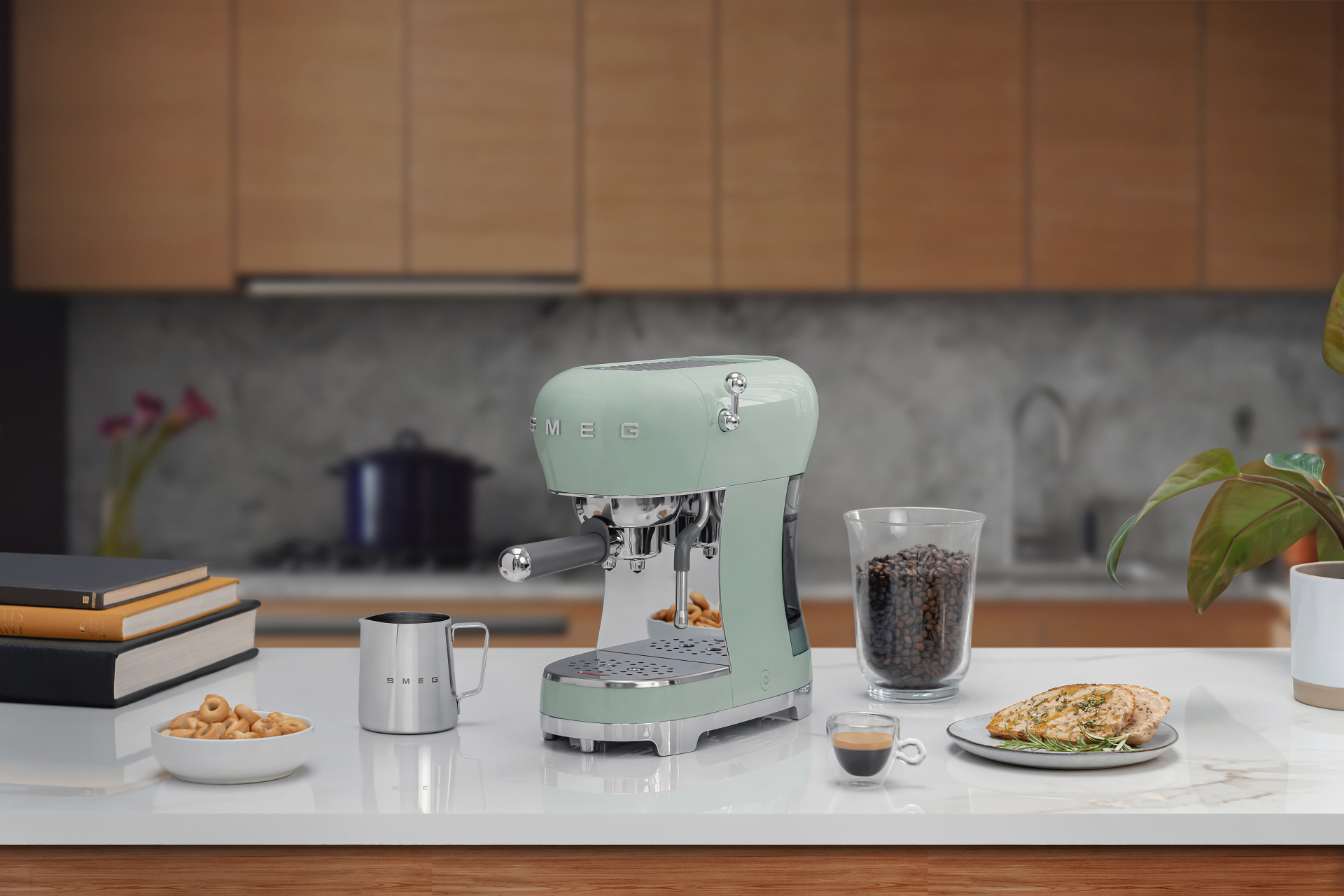 SMEG espresso machine - ECF02PGEU